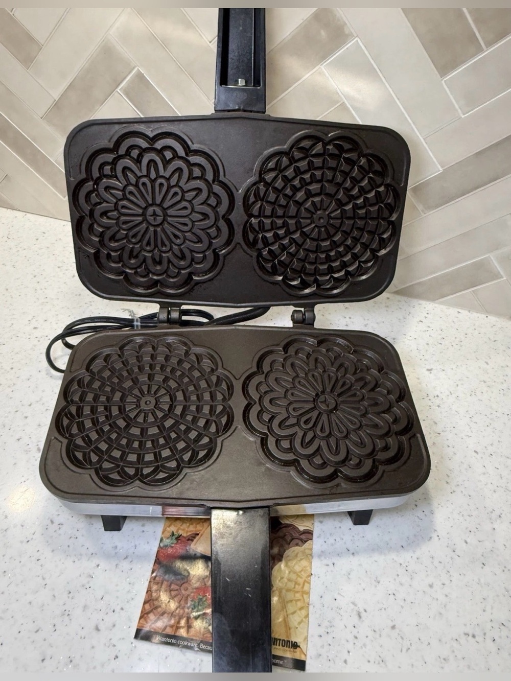 Vitantonio Pizzelle Chef 300 Italian Cookie
Maker Tested Works Vintage - Picture 4 of 10